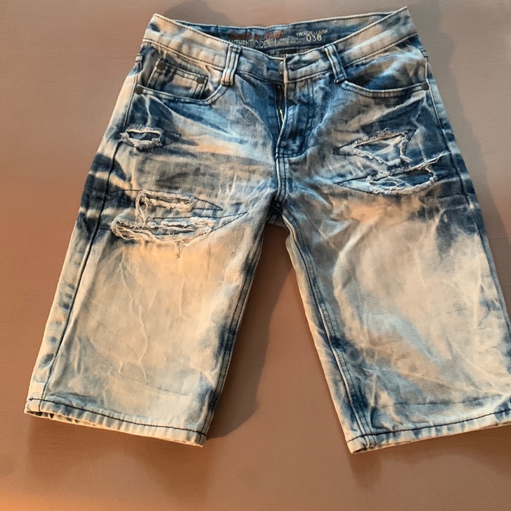 Selling boy shorts 🩳 in very good condition any questions feel free to ask 😊
